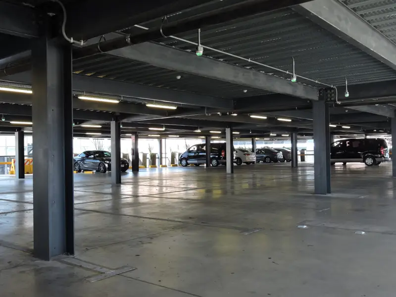 ESTACIONAMIENTO METÁLICO PUNTA CARRETAS SHOPPING
